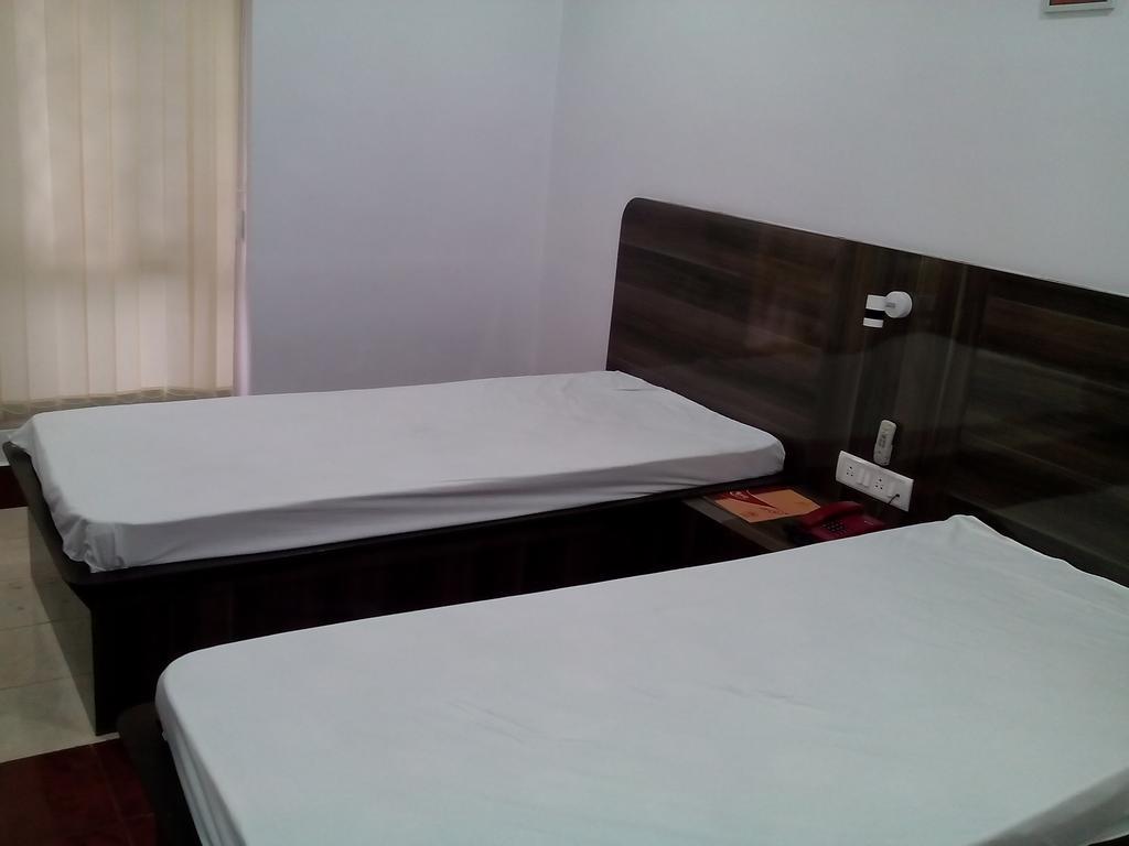 Neeranand Dalhousie- A Pure Vegetarian Hotel Calcutta Eksteriør billede
