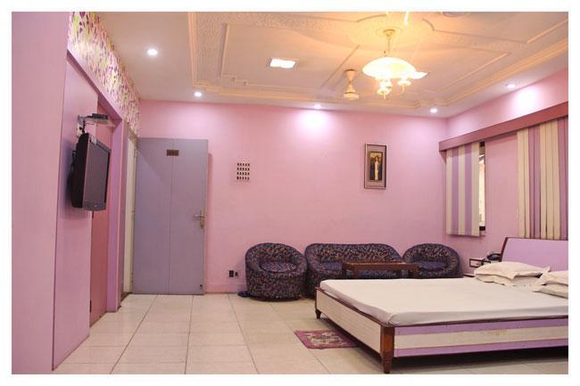 Neeranand Dalhousie- A Pure Vegetarian Hotel Calcutta Eksteriør billede